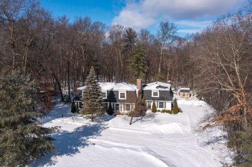 11 Colonial Dr, Shrewsbury MA  01545-1520 exterior