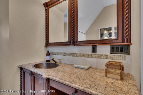 130 Rumson Pl, Little Silver NJ  07739-1044 exterior