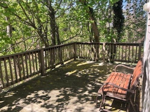 25 Locust Rd, Eastham MA 02642-2458 exterior