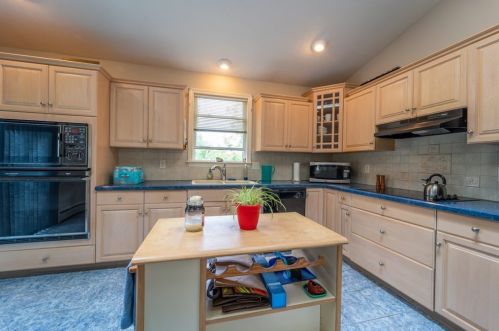 44 Rudolph St, Worcester MA 01604-3126 exterior