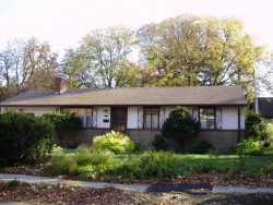 40 Forest St, Newton, MA 02461-1448