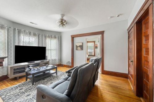 104 Lakewood St, Worcester MA  01603-2056 exterior