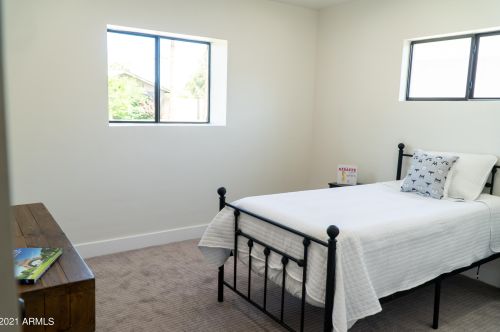 3307 43rd Pl, Phoenix AZ  85018-6422 exterior