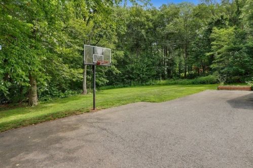 7 Apple Ridge Rd, Sutton MA  01590-2977 exterior