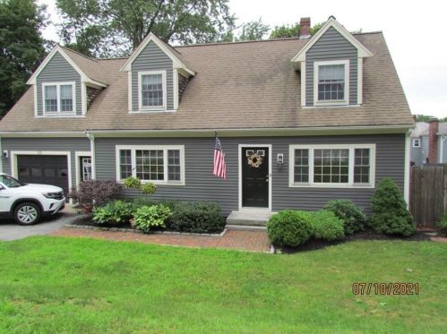 25 Carleton Rd, Hingham, MA 02043-3008