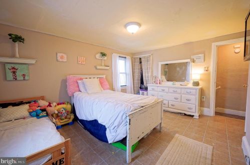 61 Barber Ave, West Deptford NJ 08096-2832 exterior