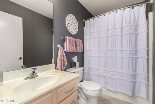 16011 18 Dr, Phoenix AZ 85045-1774 exterior