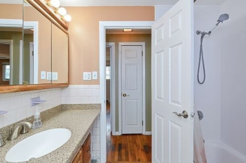 19 Middlesex Ave, Worcester MA 01604-1931 exterior