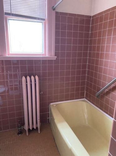 8 Berwick St, Worcester MA 01602-1405 exterior