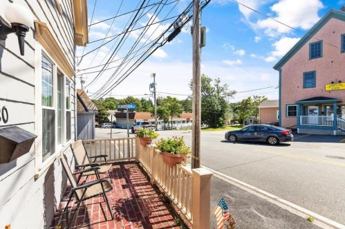 20 Railroad Ave, Rockport, MA 01966-1438