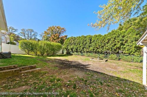 41 Reynolds Dr, Tinton Falls NJ 07724-2323 exterior