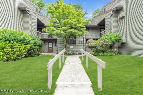 46 Medford Ct, Tinton Falls, NJ 07701-5449