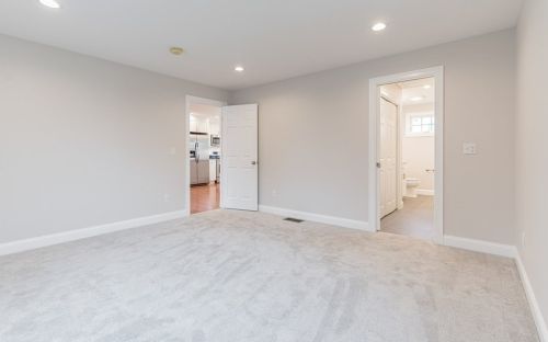 40 Lawrence Ave, East Bridgewater MA 02324-1613 exterior