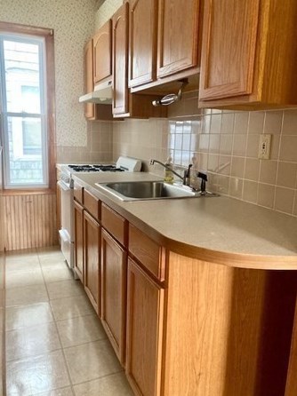 340 Earle St, New Bedford MA 02746-1814 exterior