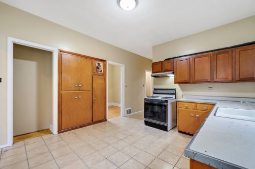 1330 Ridgeland Ave, Forest View, IL 60402-1143