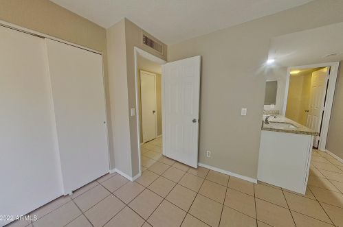 5221 18 Dr, Phoenix AZ 85007-2433 exterior