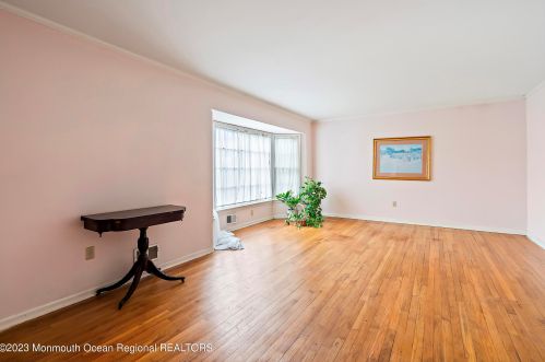 7 Pirates Cove Rd, Little Silver NJ 07739-1623 exterior