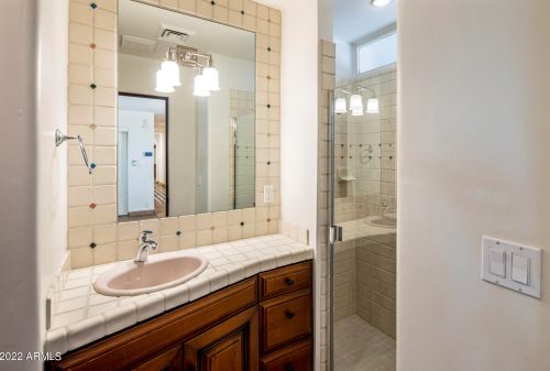 2020 Bethany Home Rd, Phoenix AZ 85014-2434 exterior