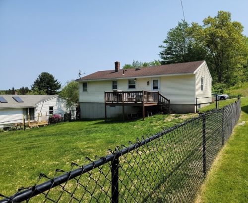 93 Derby St, Worcester, MA 01604-3940