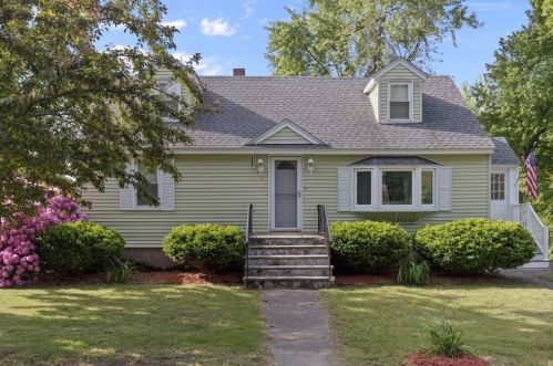 4 Huntington Ave, Methuen, MA 01844-2526