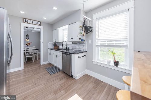 105 Red Stone Rdg, West Deptford NJ  08096-4134 exterior