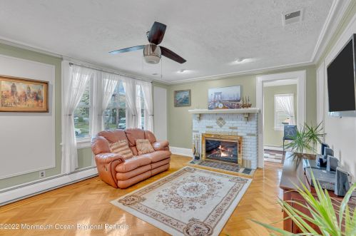 1326 Locust Dr, Tinton Falls NJ 07712-4911 exterior