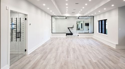 1056 Greendale Ave, Needham MA 02492-4726 exterior