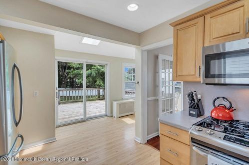 39 Brown Pl, Tinton Falls NJ  07701-2206 exterior