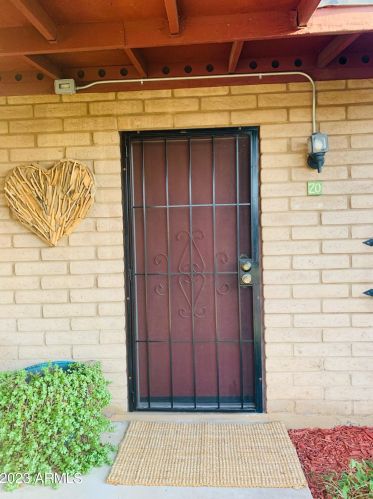 6729 16th St, Phoenix, AZ 85016-1052