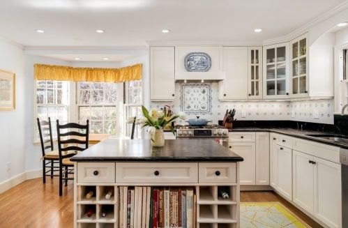 7 Monadnock Rd, Arlington MA 02476-8026 exterior