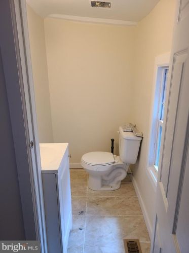 75 Barber Ave, West Deptford NJ 08096-2832 exterior