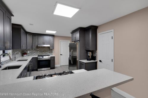 6 Pitney Ln, Jackson Twp NJ 08527-2933 exterior