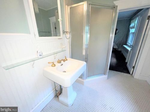 164 Delaware St, West Deptford NJ 08096-5921 exterior