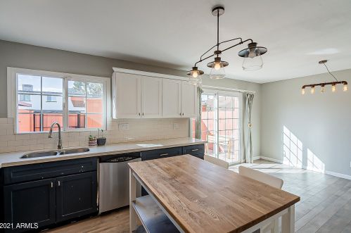 2854 Clarendon Ave, Phoenix AZ 85018-5552 exterior