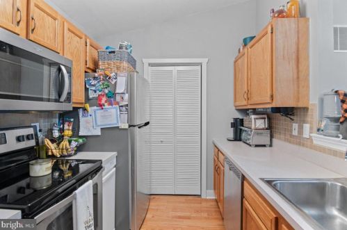 68 Crestmont Dr, West Deptford NJ  08051-2161 exterior