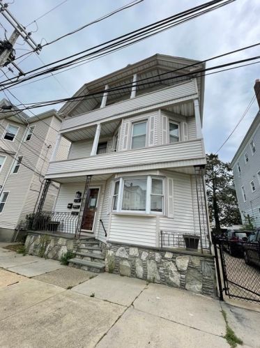 8 Mcgurk St, New Bedford MA  02744-2501 exterior