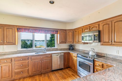 48 Strong Is Rd, Chatham MA 02633-1435 exterior