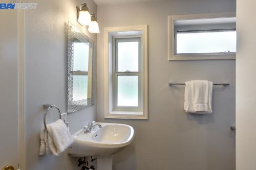 924 Brg Rd, San Leandro CA 94577-3805 exterior