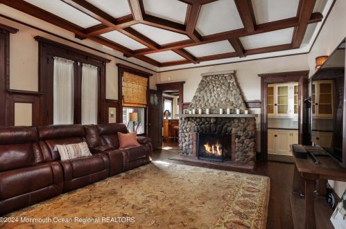 215 Silverside Ave, Little Silver NJ 07739-1713 exterior