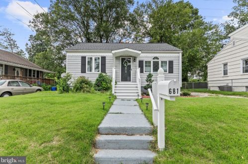 681 Washington Ave, West Deptford NJ  08096-3544 exterior