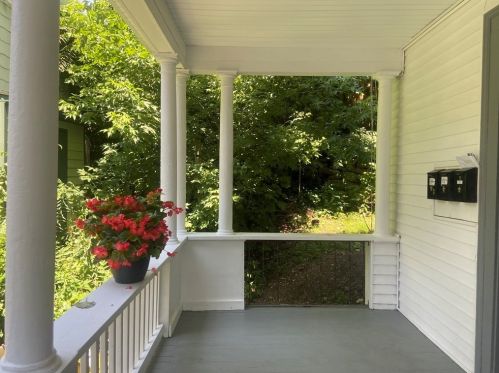 2 Montague St, Worcester MA 01603-3125 exterior