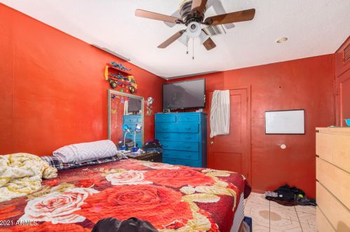 1039 27 Dr, Phoenix AZ 85045-2209 exterior