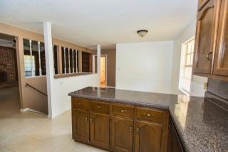 1674 English Knoll Ln, Birmingham AL  35235-2922 exterior