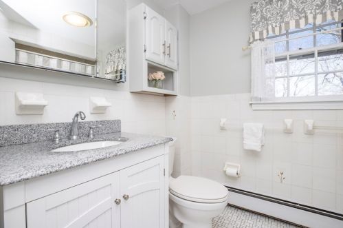 34 Rose St, Milton MA 02186-4616 exterior