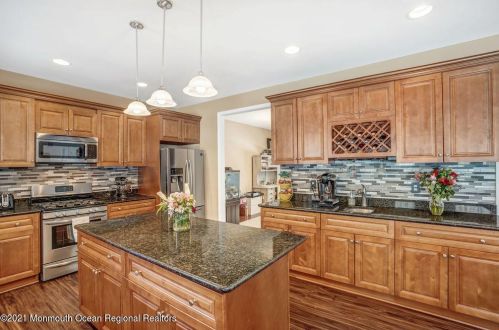 438 Freehold Rd, Jackson Twp NJ 08527-4631 exterior