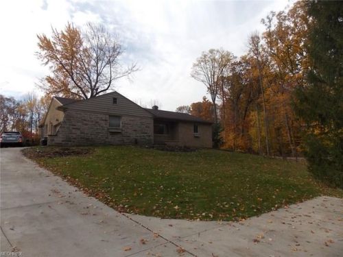 6616 Wallings Rd, Cleveland, OH 44141-1020