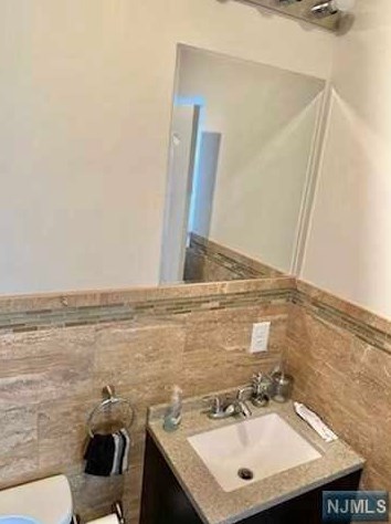 111 7th St, East Newark NJ  07029-2001 exterior