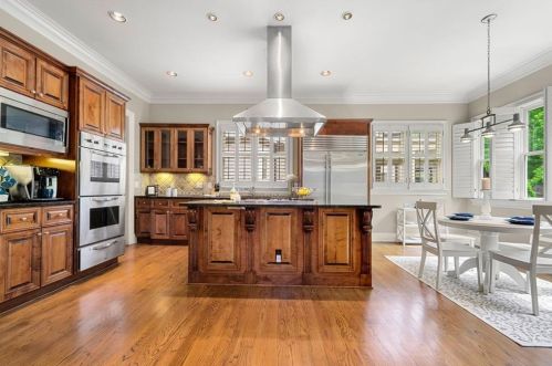 1789 Buckhead Vly Ln, Atlanta GA 30324-2795 exterior