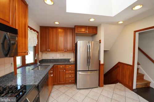 17 Stonicker Dr, Trenton NJ 08648-3215 exterior