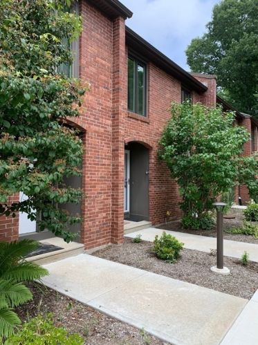 5 Bedford Ct, Amherst, MA 01002-2823